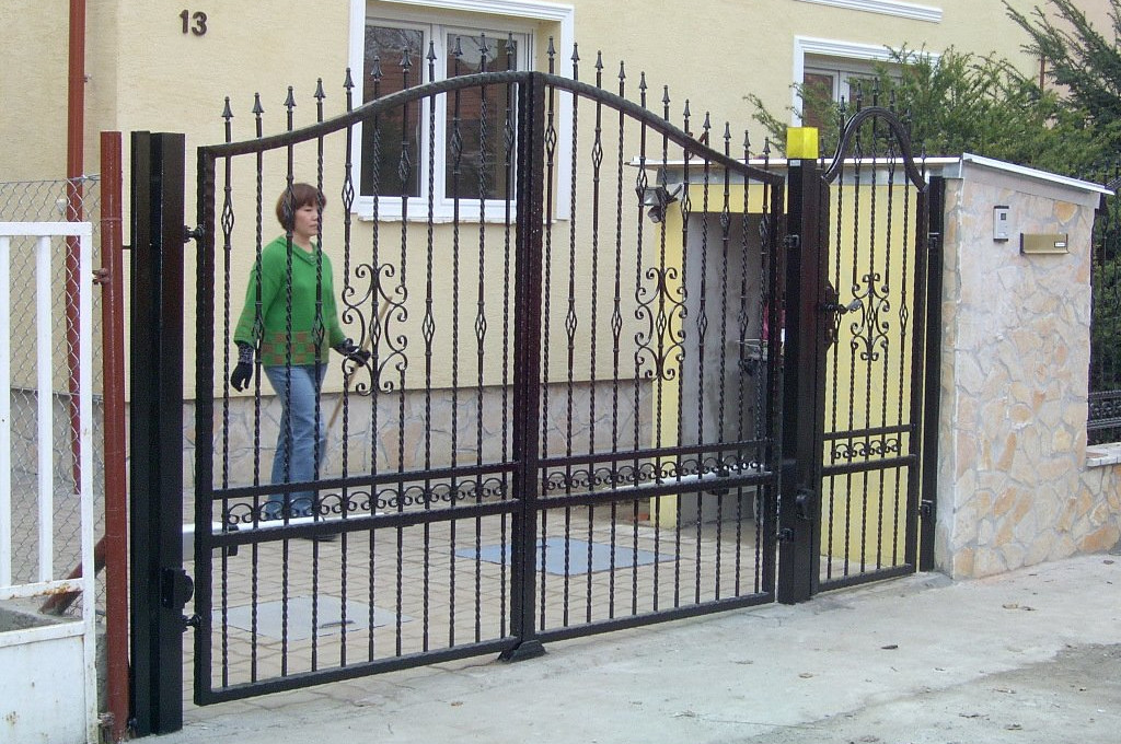 Kovácsoltvas kerítés – az időtálló megoldás