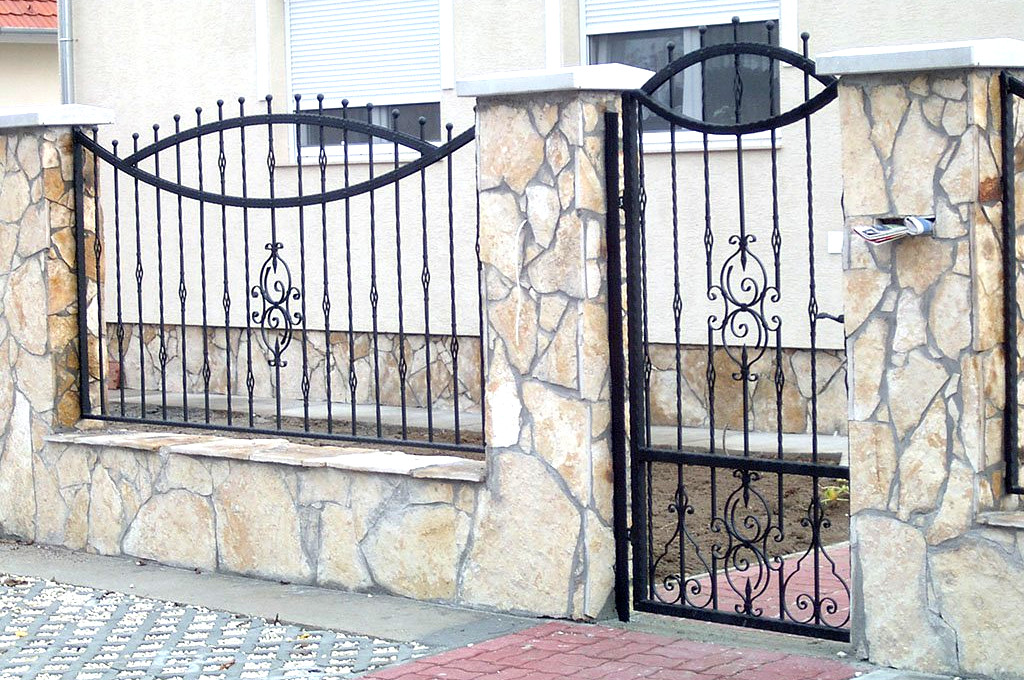 Változatos mintázatok – a moderntől a kovácsoltvas korlátig